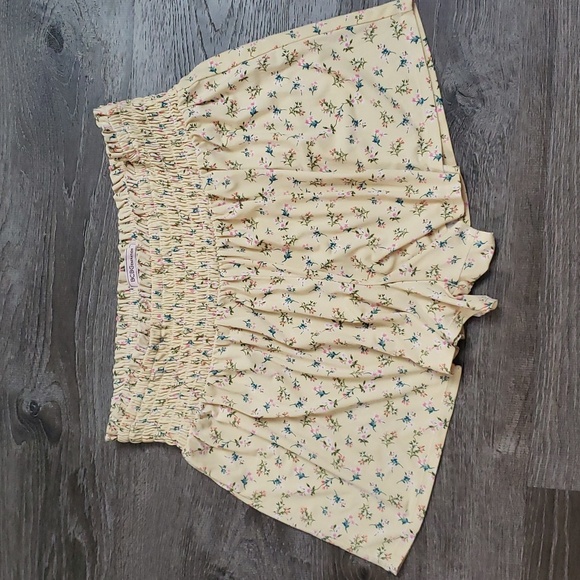 BCBGENERATION Yellow Floral Pullon Shirred Waist Shorts Sz L - Picture 2 of 9